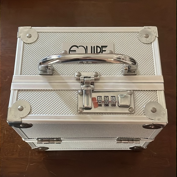 Stainless steel case with numeric lock - Picture 2 of 12